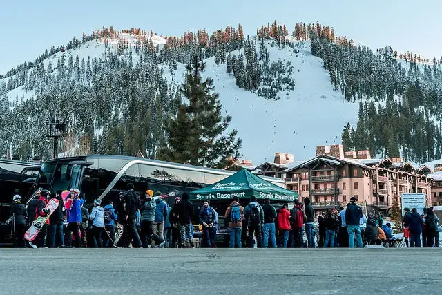 Palisades Tahoe Ski Bus