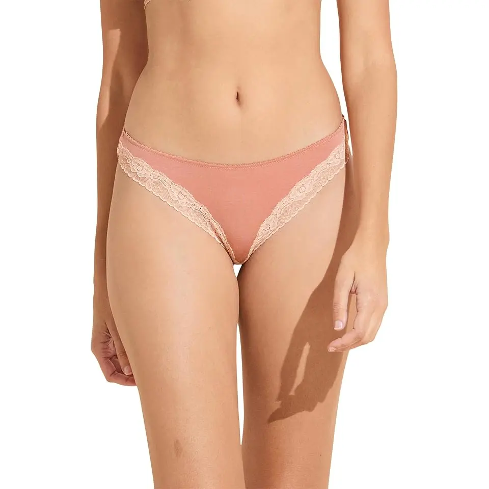 Flora Thong