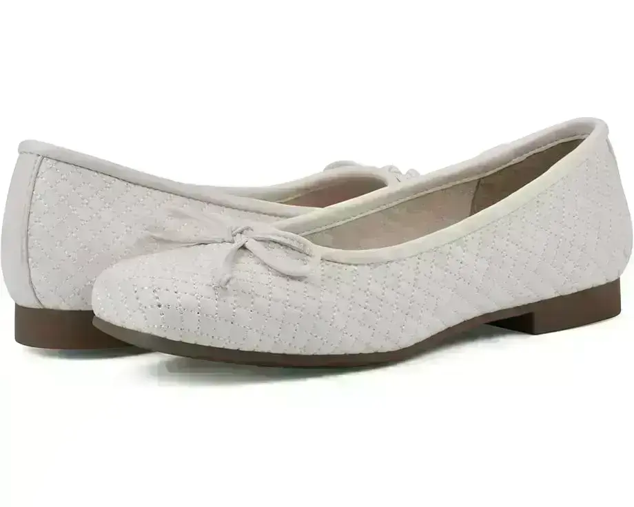 Women's Cliffs by White Mountain Bessy