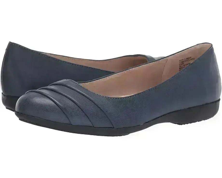 Women's Cliffs by White Mountain Clara